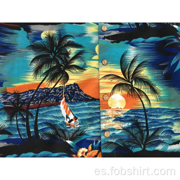 Camisa hawaiana con estampado de poliéster junto al mar